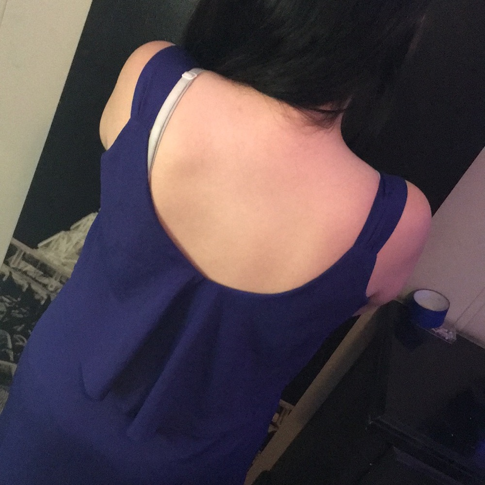 Royal blue, v neck. Great condition!